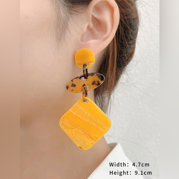 Tortoise Shell Pattern Geometric Drop Earrings - Picture 3 of 3